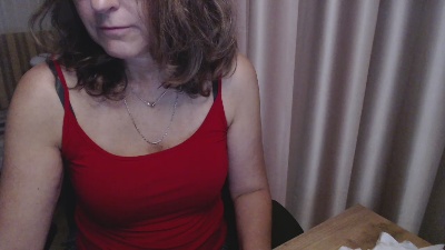 LauraOven live cam on Cam4
