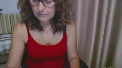 LauraOven live cam on Cam4