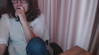 LauraOven live cam on Cam4