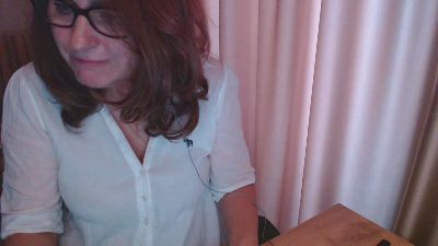LauraOven live cam on Cam4