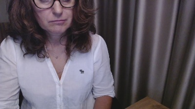 LauraOven live cam on Cam4