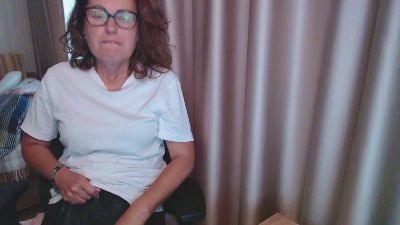 LauraOven live cam on Cam4