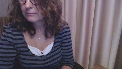 LauraOven live cam on Cam4