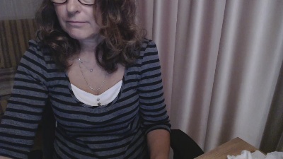 LauraOven live cam on Cam4