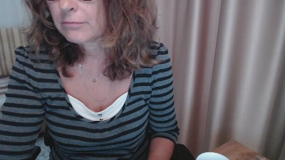 LauraOven live cam on Cam4