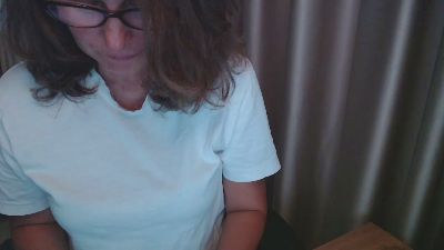 LauraOven live cam on Cam4