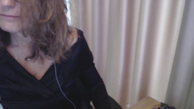 LauraOven live cam on Cam4