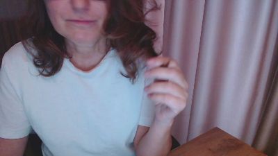 LauraOven live cam on Cam4