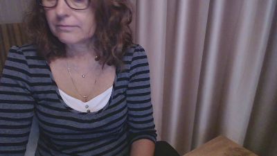 LauraOven live cam on Cam4