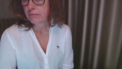 LauraOven live cam on Cam4