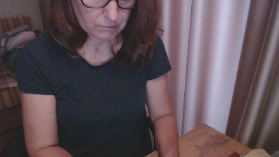 LauraOven live cam on Cam4