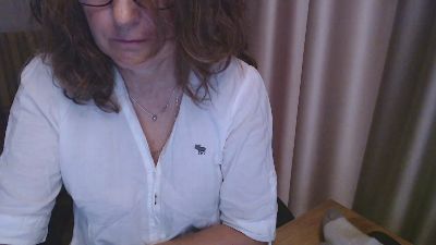 LauraOven live cam on Cam4