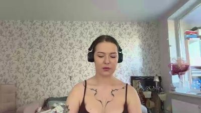 LauraRilling live cam on Cam4