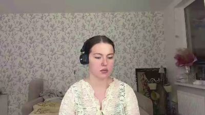LauraRilling live cam on Cam4