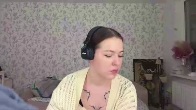 LauraRilling live cam on Cam4