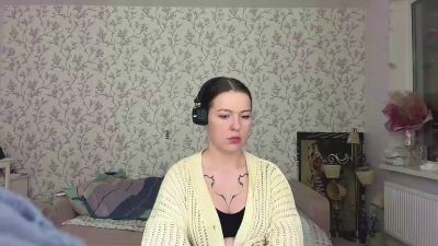 LauraRilling live cam on Cam4