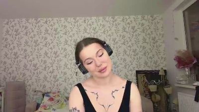 LauraRilling live cam on Cam4