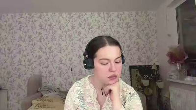 LauraRilling live cam on Cam4