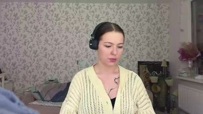 LauraRilling live cam on Cam4