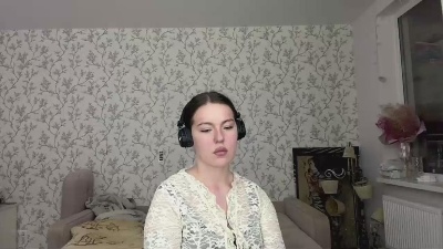 LauraRilling live cam on Cam4