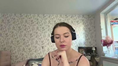 LauraRilling live cam on Cam4