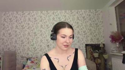 LauraRilling live cam on Cam4