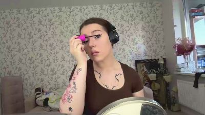 LauraRilling live cam on Cam4