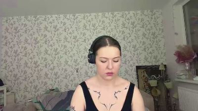 LauraRilling live cam on Cam4