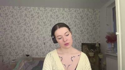 LauraRilling live cam on Cam4