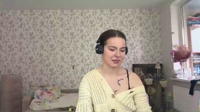 LauraRilling live cam on Cam4