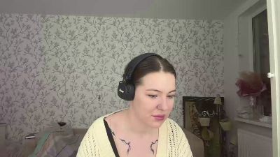 LauraRilling live cam on Cam4