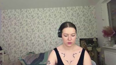 LauraRilling live cam on Cam4