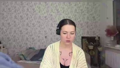 LauraRilling live cam on Cam4
