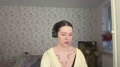 LauraRilling live cam on Cam4