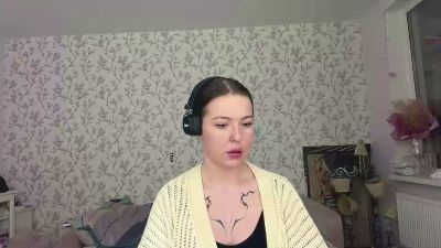 LauraRilling live cam on Cam4