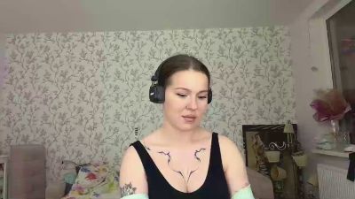 LauraRilling live cam on Cam4