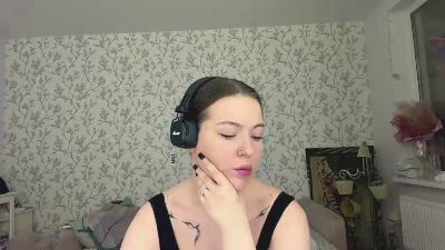 LauraRilling live cam on Cam4