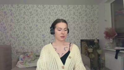 LauraRilling live cam on Cam4