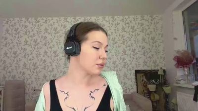 LauraRilling live cam on Cam4