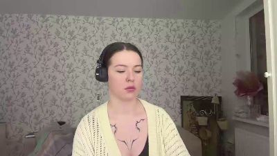 LauraRilling live cam on Cam4
