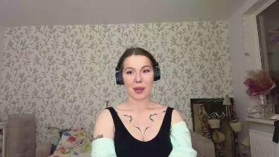 LauraRilling live cam on Cam4