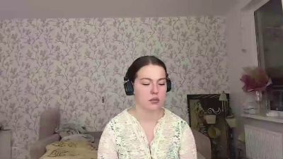 LauraRilling live cam on Cam4