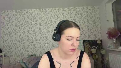 LauraRilling live cam on Cam4