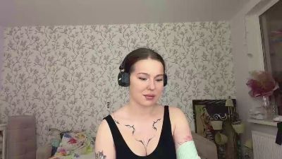 LauraRilling live cam on Cam4