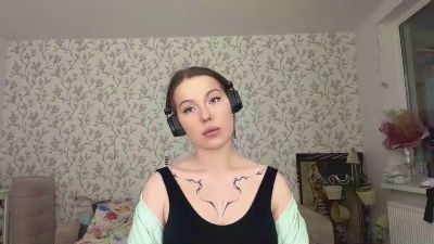 LauraRilling live cam on Cam4