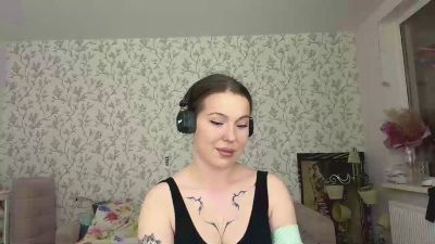 LauraRilling live cam on Cam4