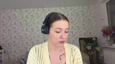 LauraRilling live cam on Cam4