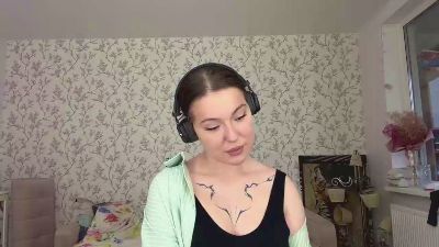 LauraRilling live cam on Cam4