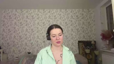 LauraRilling live cam on Cam4
