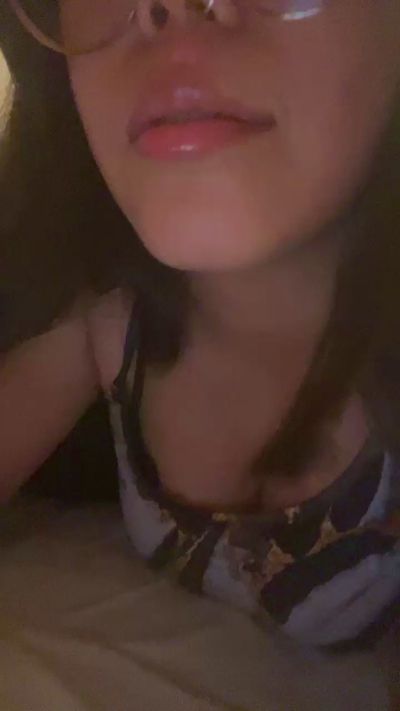 Laurabunny6 live cam on Cam4